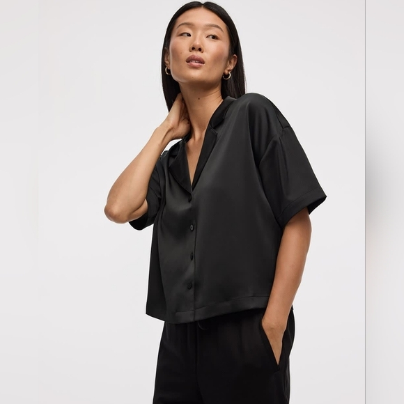 Reitmans Tops - NWT WOMEN'S BLACK SHORT SLEEVE SATIN BUTTON DOWN BLOUSE SIZE MEDIUM